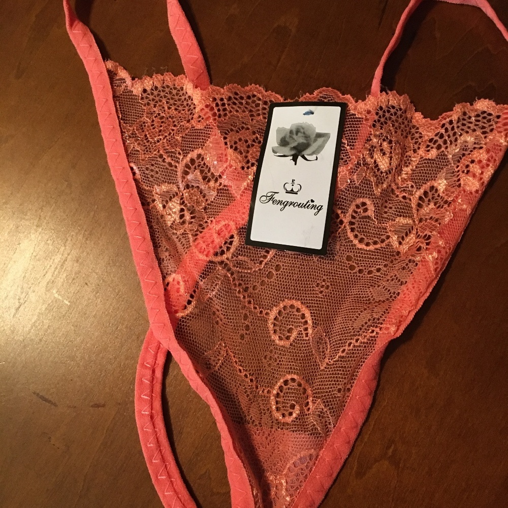 THONG LACEY AND SEXY SIZE SMALL TO MEDIUM THONGS - Picture 4 of 8